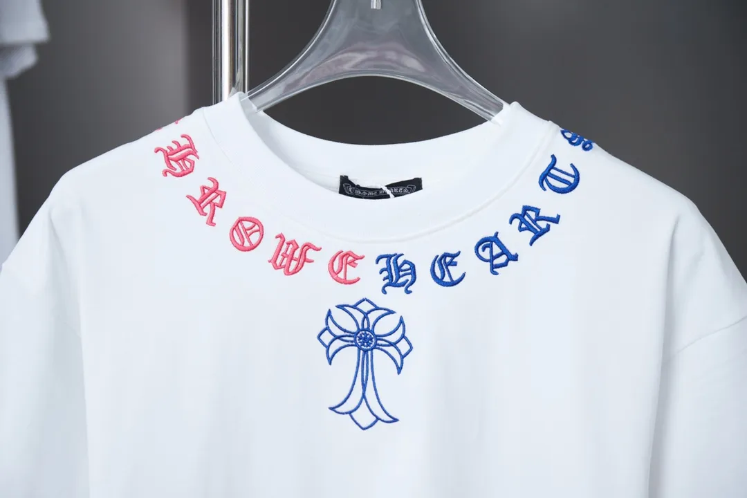 🅿️200 Ch*ome Hearte 25SS early spring new style, appliqué embroidered heart cross short sleeves, light luxury, essential item for daily commuting for men and women, correct version, welcome to compare, detailed features · 320g 100% pure cotton double yarn jersey fabric · Custom dyed in the same vat, special thickened 32 count double strand 1X1 thread · Imported Tajima machine embroidery tatami embroidery ➕ blue canvas appliqué embroidery ➕ hand-painted graffiti printing · double-needle stitching across seams · original main mark washed tag brand moisture-proof paper packaging Color: black/white Size: S/M/L/XL